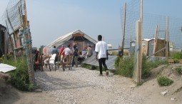 Un été à l'école dans le camp de Calais