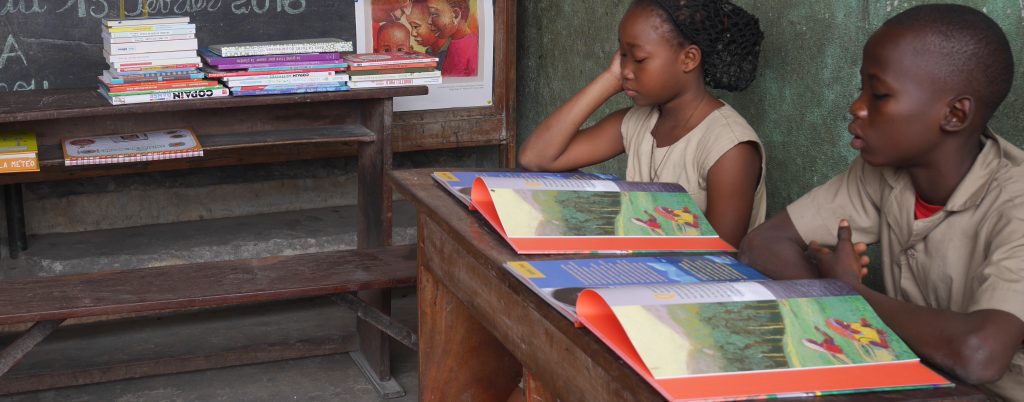 Bénin : des coins lecture pour favoriser l’apprentissage