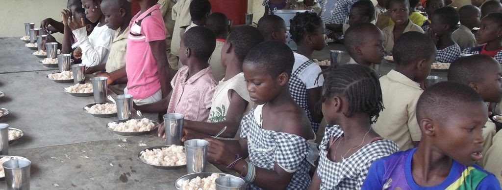 Faim : l’éducation comme arme