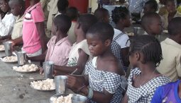 Faim : l’éducation comme arme