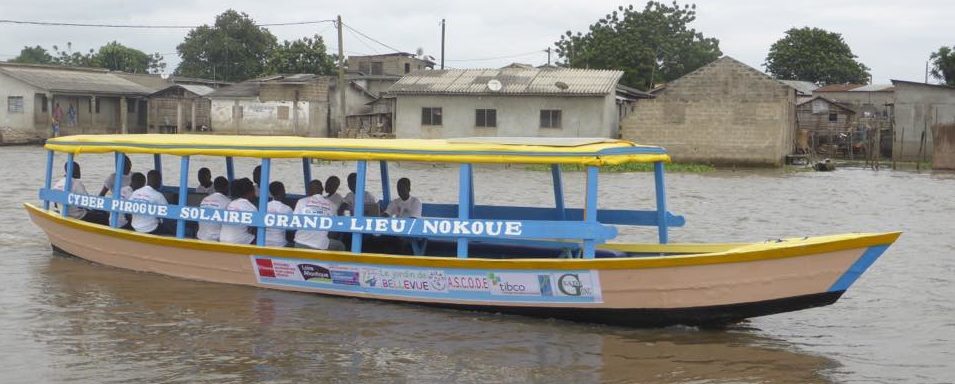 Bénin : une cyberpirogue solaire au service du numérique Bénin : une cyberpirogue solaire au service du numérique