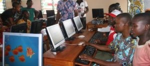 Bénin : une cyberpirogue solaire au service du numérique