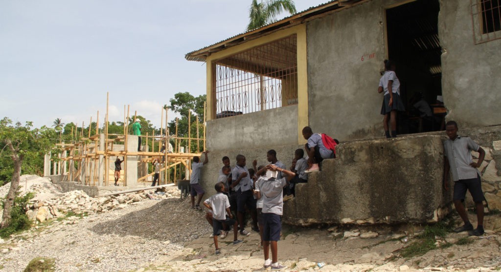Haïti : reconstruire les écoles isolées