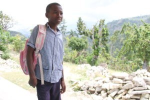 En Haïti, James attend sa rentrée scolaire