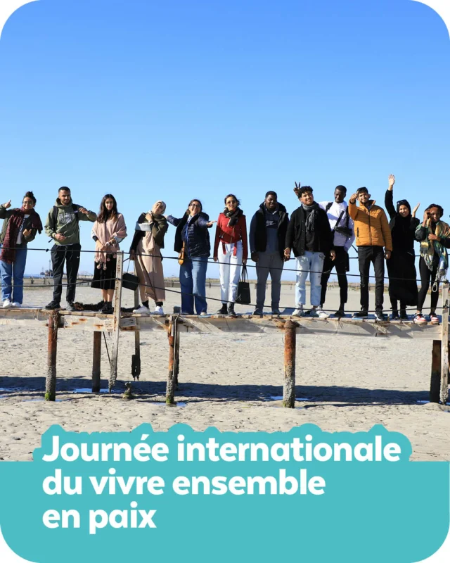 Le vivre ensemble ne se décrète pas, il s’apprend.

Il se construit dans les écoles, à la maison, dans la rue, au travail… et aussi dans le cadre de nos activités.
 
Avec notre programme “Jeunes des 2 Rives (J2R)”, nous travaillons particulièrement les questions liées à la solidarité internationale et à l'ouverture sur le monde, autour du bassin méditerranéen.

Cette région, liaison des continents européens et africains, s’est construite sur des rapports de domination, notamment coloniale, entre ses rives Nord et Sud, qui alimentent encore aujourd’hui des situations d’inégalités majeures et des tensions socio-politiques.
 
@jeunesdes2rives vise à y prévenir le repli sur soi et à favoriser la paix, en améliorant la compréhension des enjeux de développement et du vivre ensemble. Nous encourageons ainsi la liberté d’expression des jeunes, soutenons leur émancipation, facilitons leur rencontre avec d’autres cultures, leur apprenons à être eux-mêmes, fort.e.s de leurs identités multiples, tout en reconnaissant ce même droit aux autres !